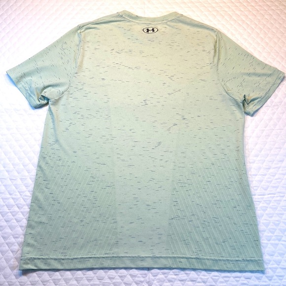 Under Armour. The Seamless Tee. Performance Wear. Light Green with Gray. - Picture 3 of 9